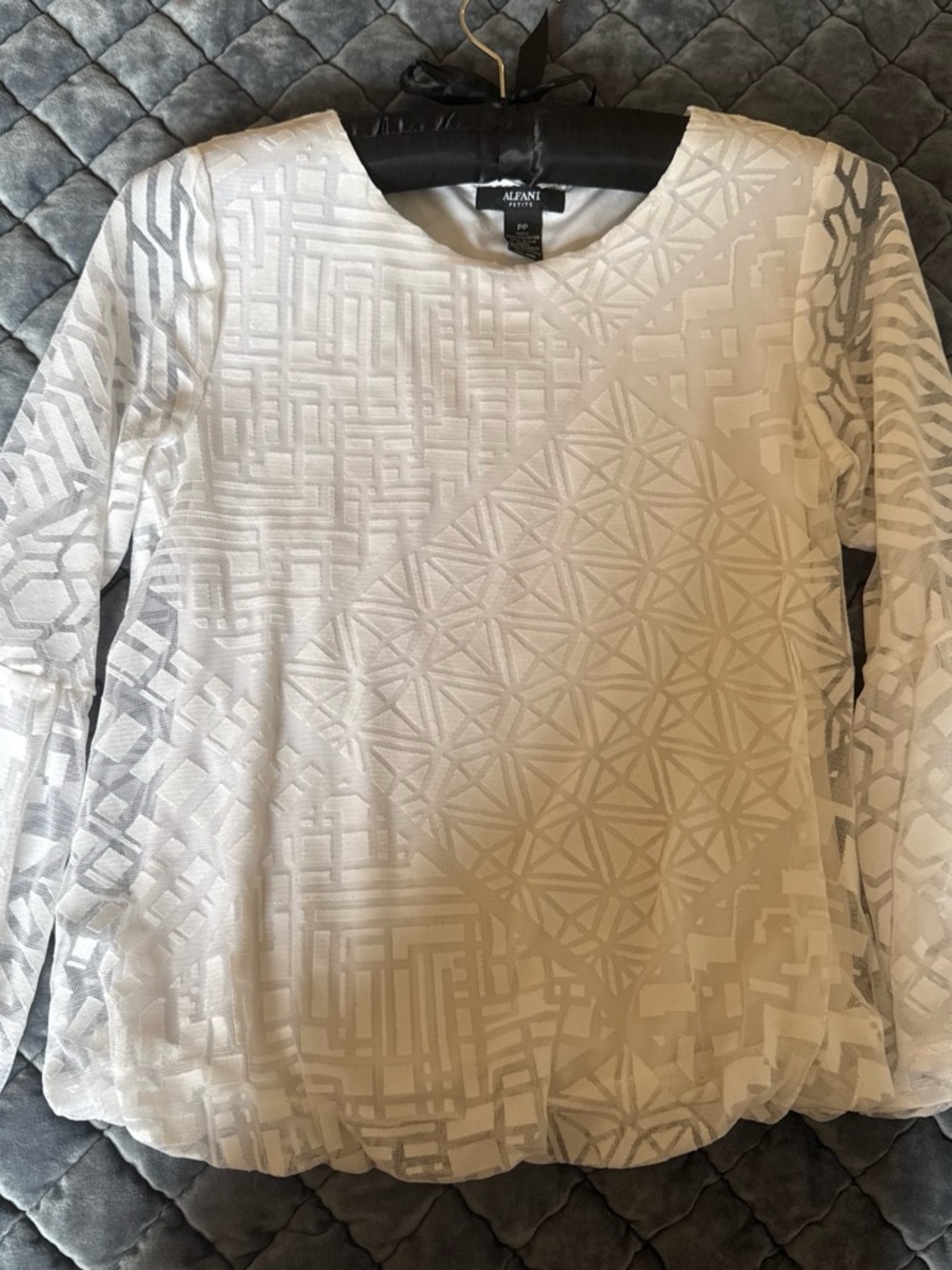 Alfani Bell Sleeve White Tonal Geometric Long-Sleeve Blouse- Petite XS